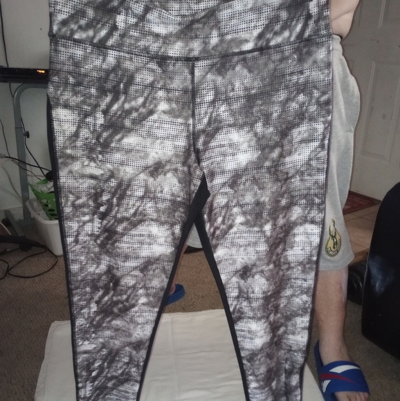 NWOT Danskin Workout Gym Yoga Leggings XL (14-16) BLACK WHITE SWIRL - Picture 10 of 11